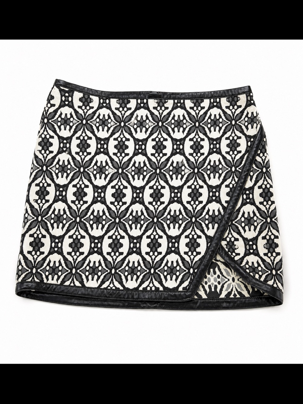 Express Black Cream Geometric Wrap Mini Skirt Faux Leather Trim Size 12 Like New